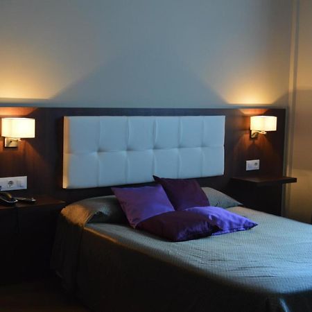 Hotel Pena Cruz Malpartida de Caceres Ngoại thất bức ảnh