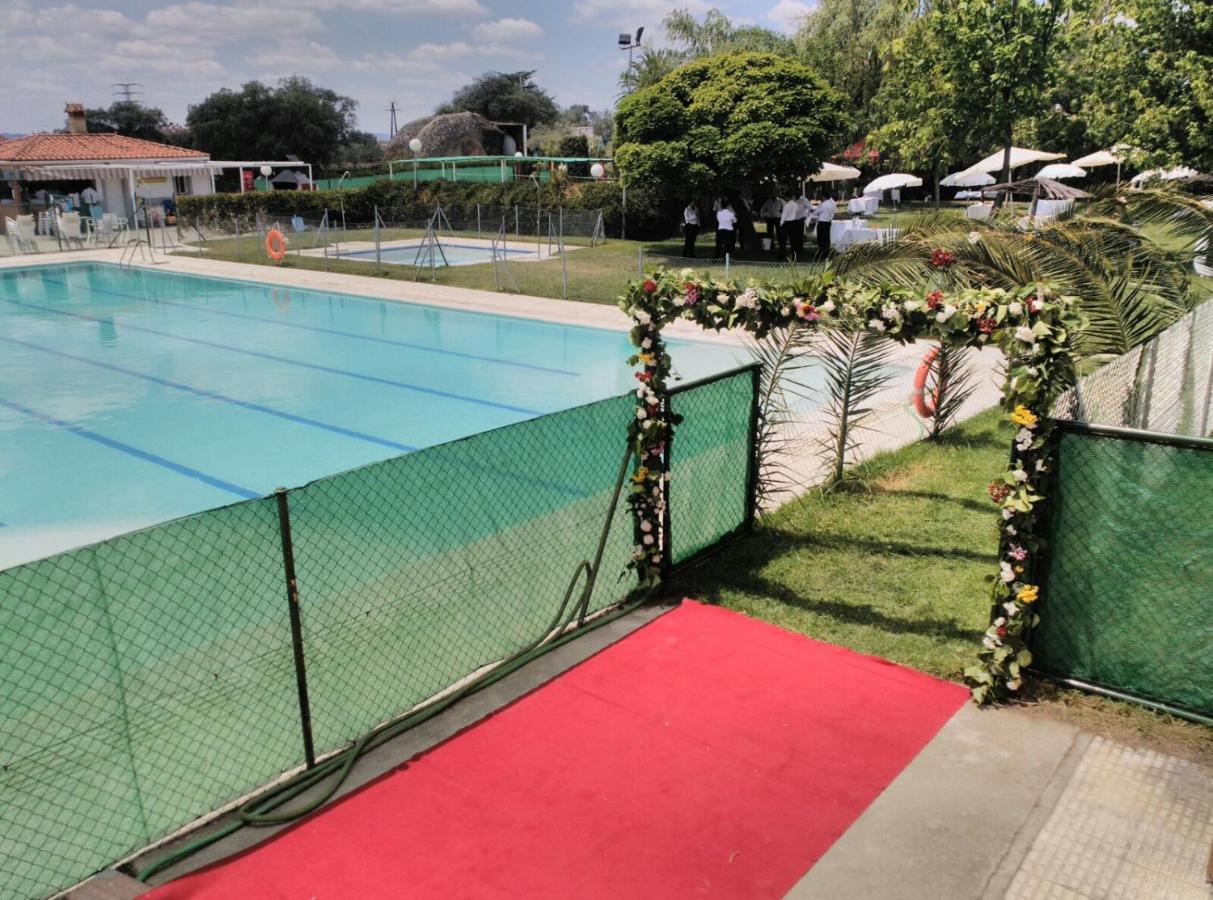 Hotel Pena Cruz Malpartida de Caceres Ngoại thất bức ảnh