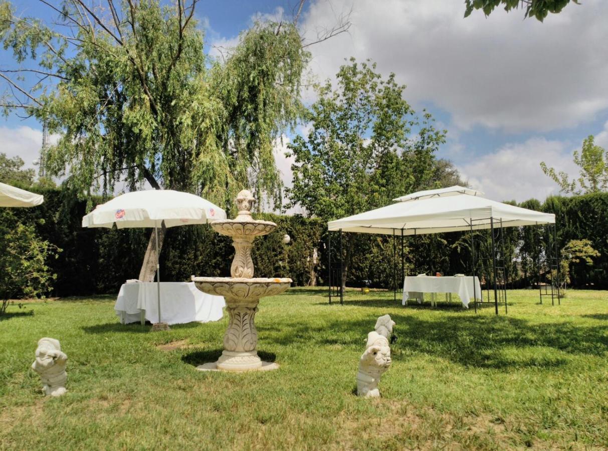 Hotel Pena Cruz Malpartida de Caceres Ngoại thất bức ảnh